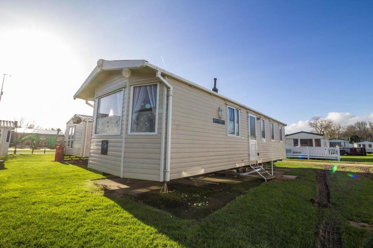 Отель Lovely Caravan With Wifi At Broadland Sands In Suffolk Ref 20035Bs Hopton on Sea Экстерьер фото