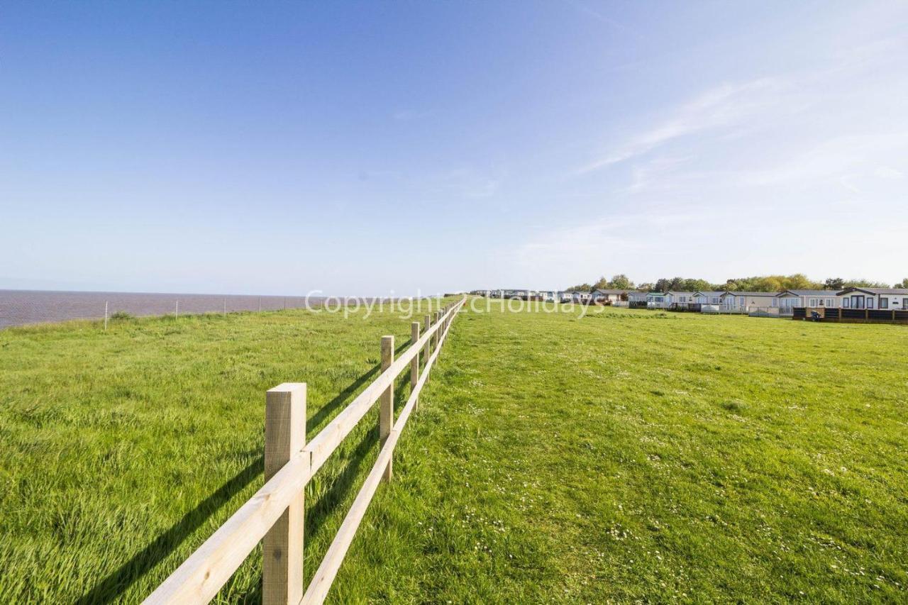 Отель Lovely Caravan With Wifi At Broadland Sands In Suffolk Ref 20035Bs Hopton on Sea Экстерьер фото